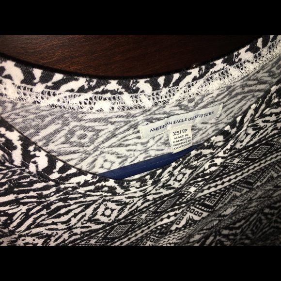 American Eagle Crop Top - Picture 2 of 2